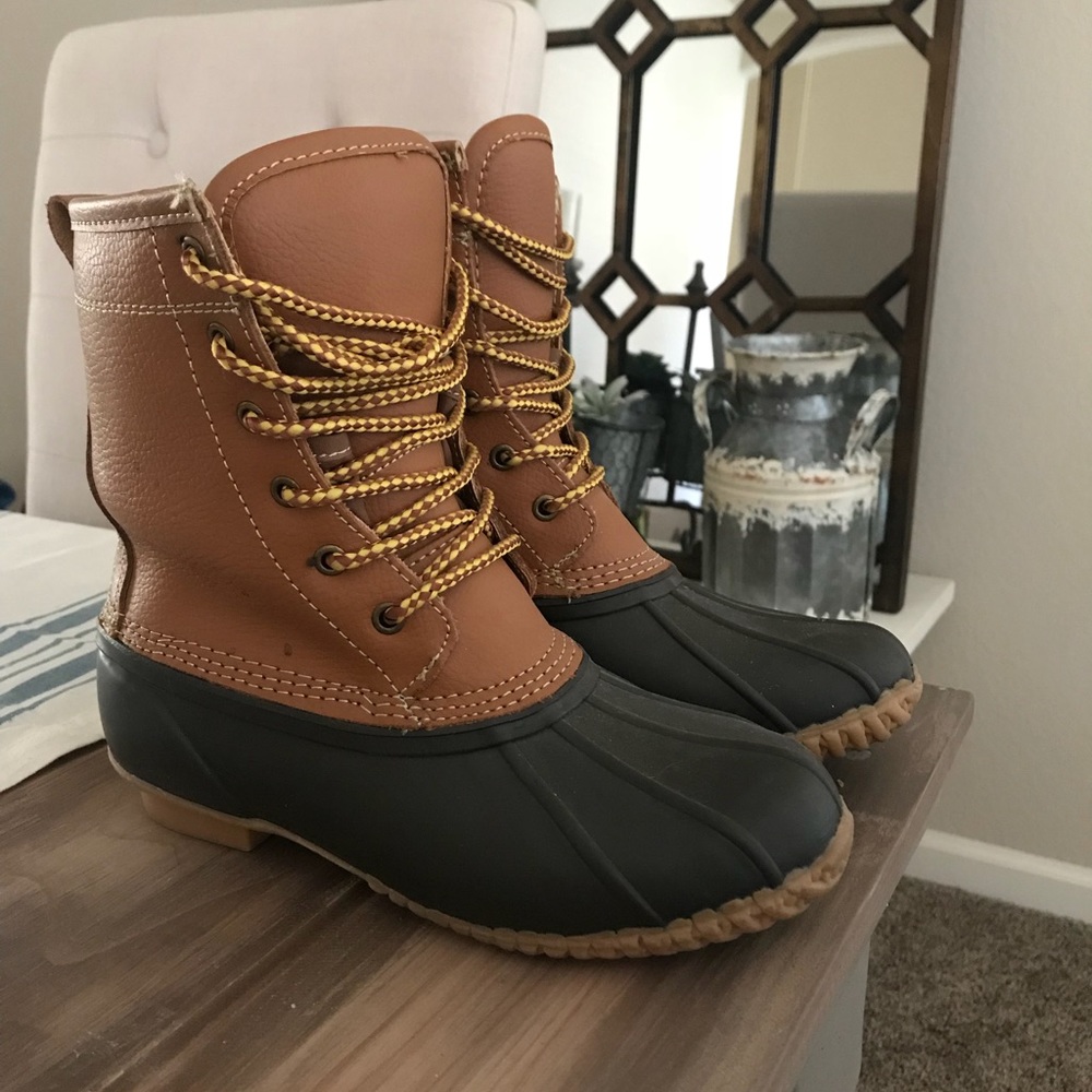 Duck boots size 6